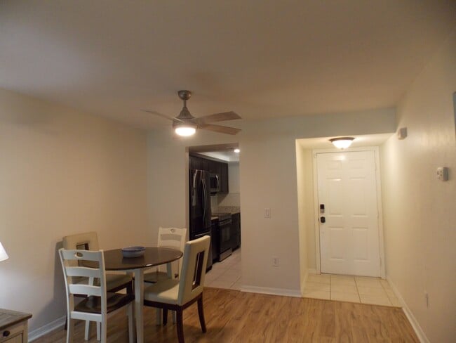 Building Photo - 219 E Hartford St