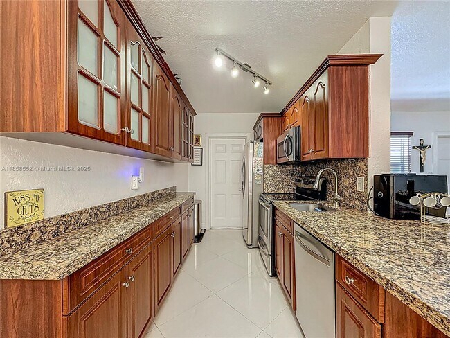 Building Photo - 2600 S Ocean Dr