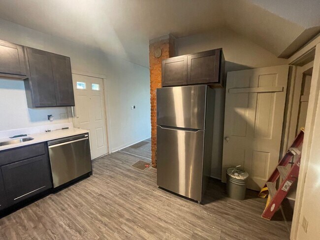 Building Photo - OM-1512 Cincinnati Street