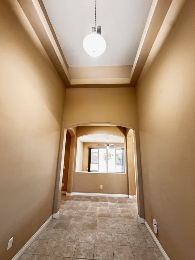 Building Photo - 4 Bedroom + den energy efficient Hamilton High