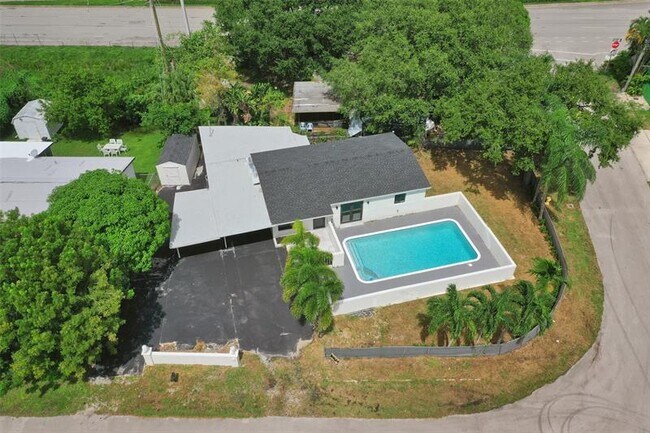 Building Photo - 4101 SW 48th Ct