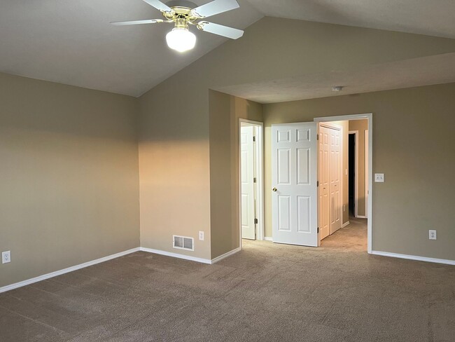 Building Photo - 1034 Doral Dr
