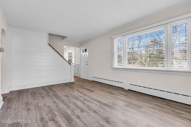 Building Photo - 633 Agnes Ave