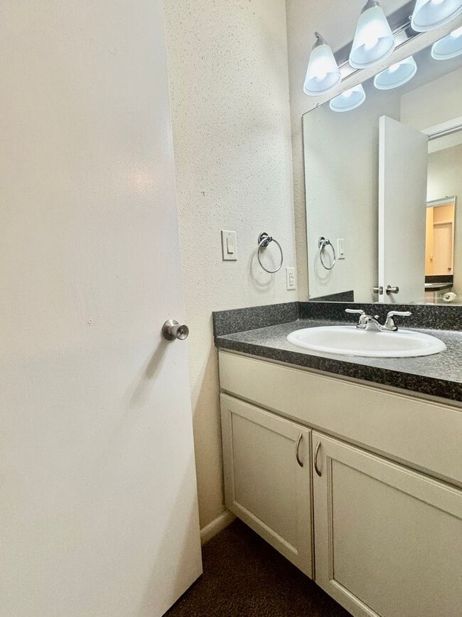 Building Photo - 8100 Cambridge St