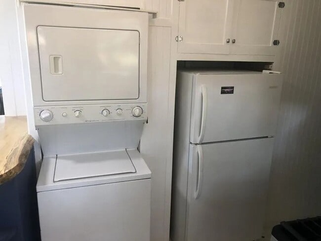 Building Photo - Pet Friendly 1 bed/ 1 bath House