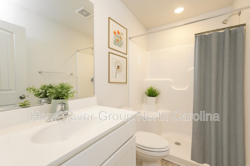 Building Photo - 2815 Carrollwood Dr