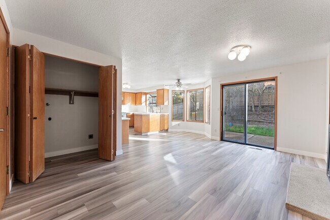 Building Photo - 7050 SW 174th Ave