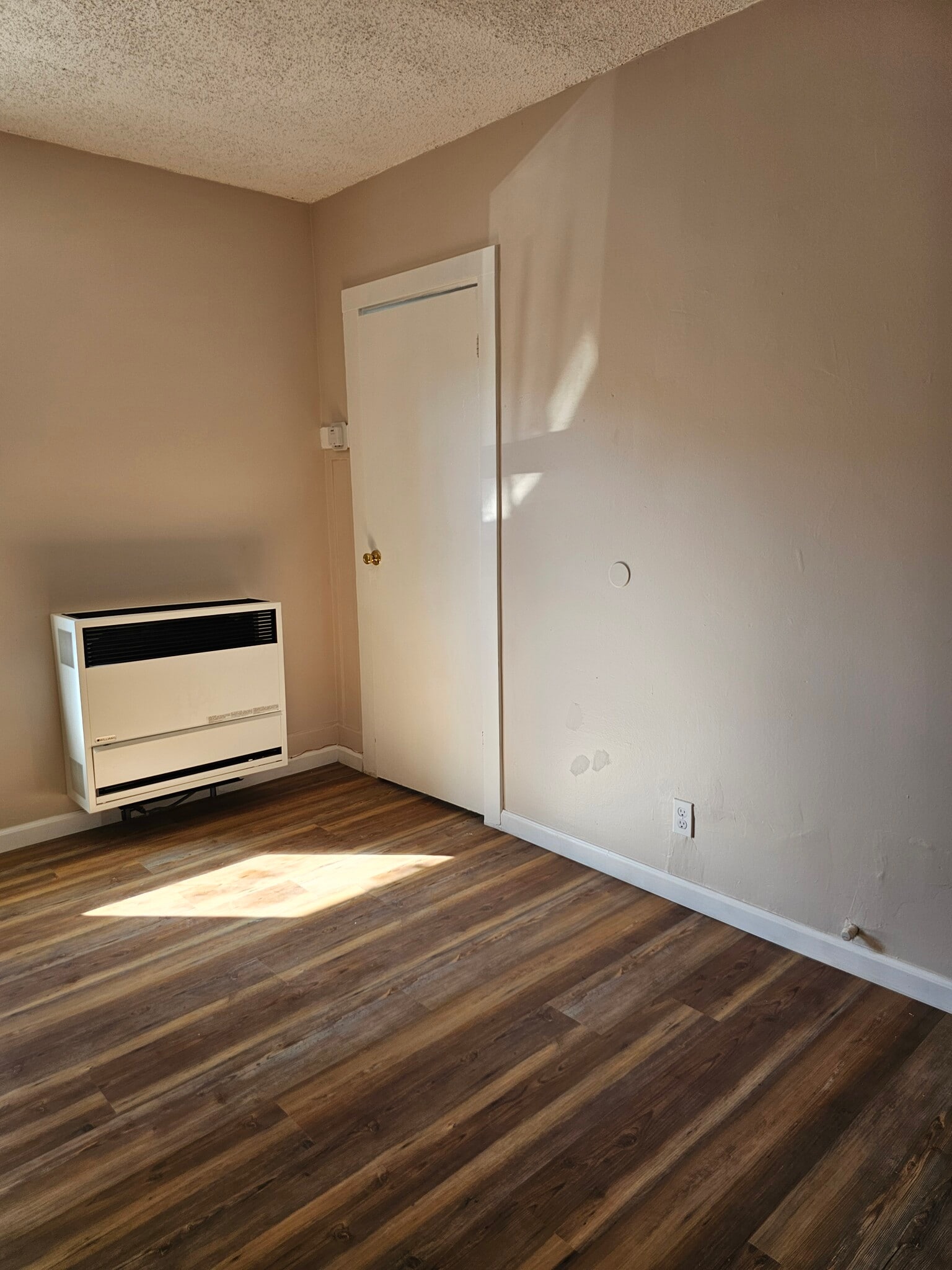 Building Photo - 527 1/2 W 19th St