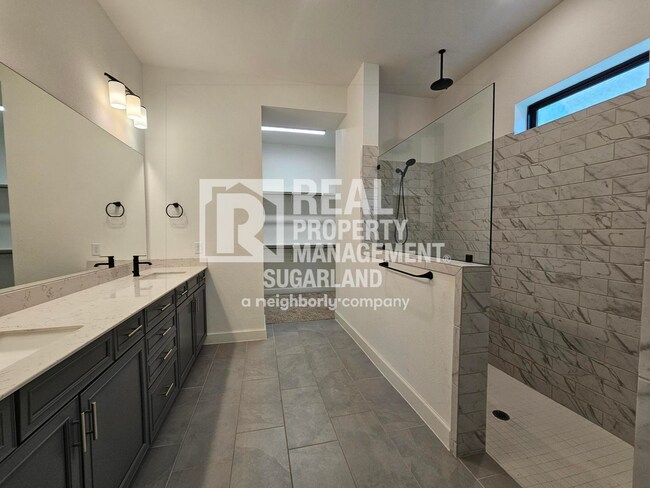Building Photo - Move-In Ready Home in Sienna with Resort Amenities