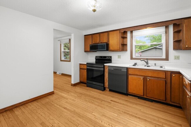 Building Photo - 3129 Windsor Dr