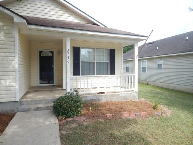 Building Photo - 3 Bedroom Home in the Hamilton Point Subdivision