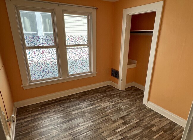 Building Photo - 212 E Hudson St