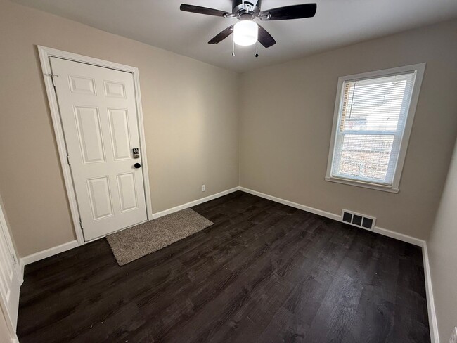 Building Photo - Renovated 3-Bedroom Home – We Welcome Sect...