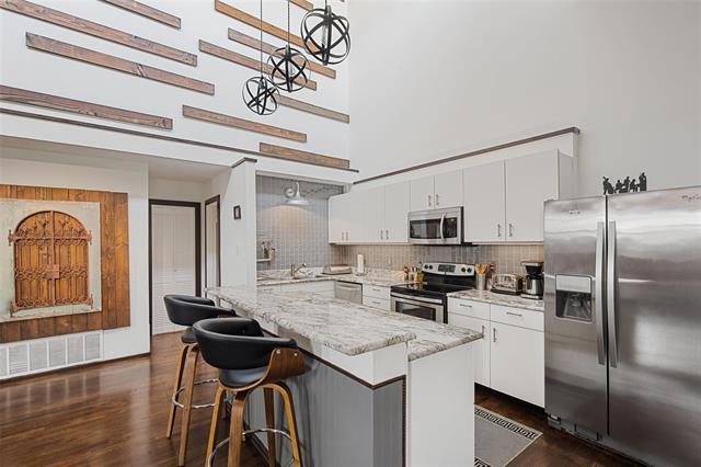 Building Photo - 2220 S Harwood St