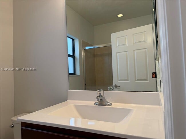 Building Photo - 737 SE 37th Pl