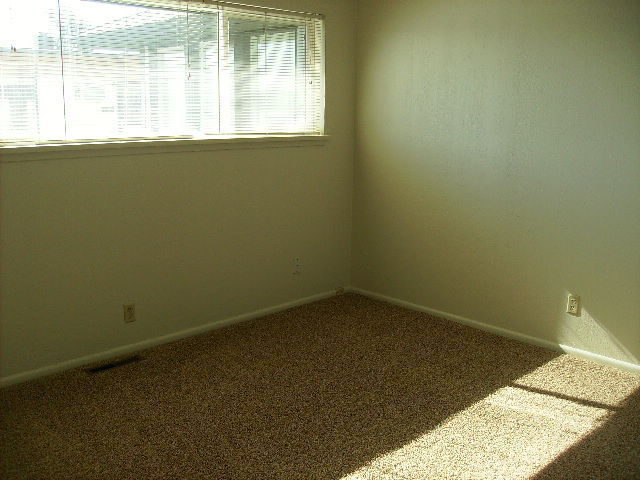 Building Photo - Lakefront Duplex!