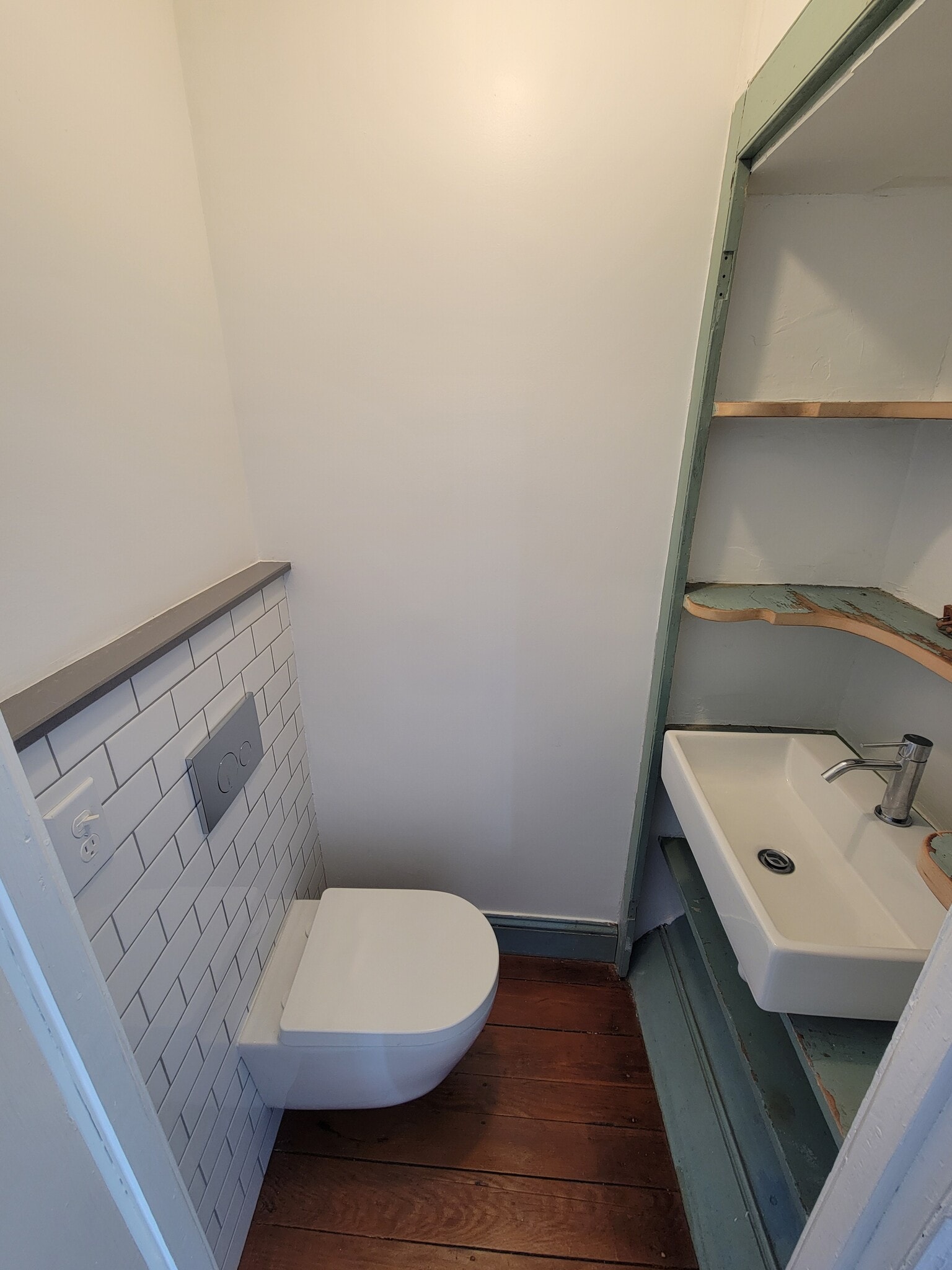 Building Photo - 247 E Allen St