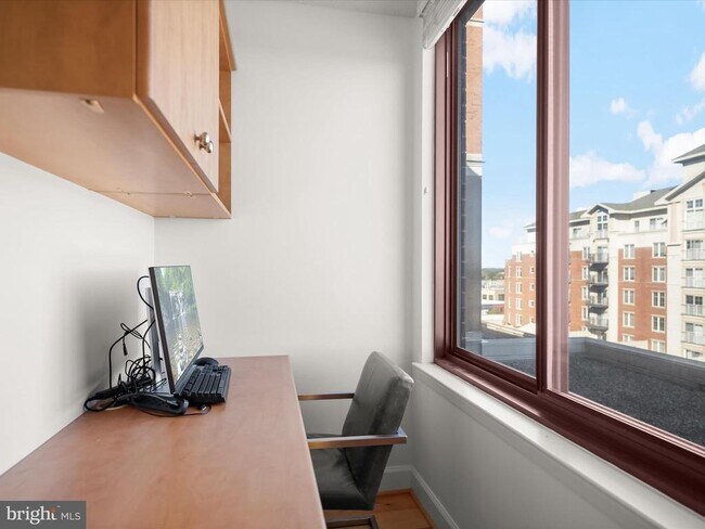 Building Photo - 1205 N Garfield St