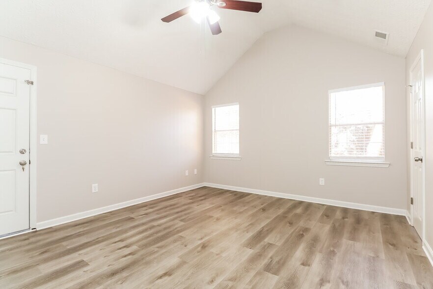 Building Photo - 735 Beaver Run Trce