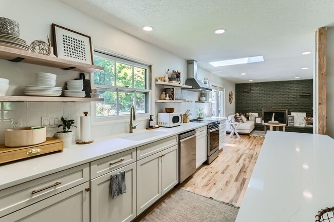 Building Photo - Cedar Hills 3 Bedroom, 2.5 Bathroom Ranch