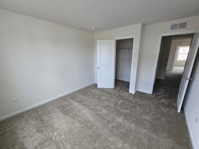 Building Photo - 5931 Hawkweed Dr