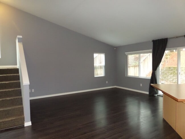 Building Photo - Super-Cute 2-Bedroom Townhome in Great Map...