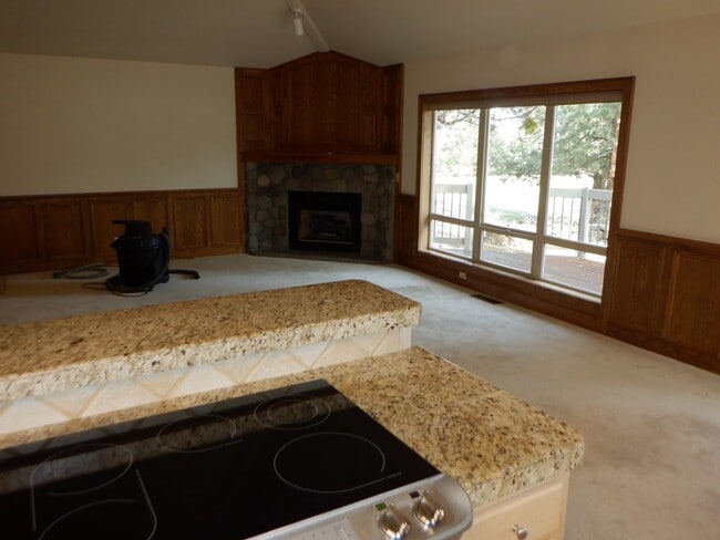 Building Photo - 3 Bed/2 Bath In River's Edge Community - G...