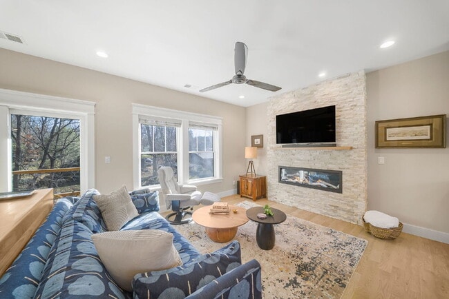 Building Photo - Fully Furnished | Asheville Area