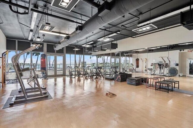 Building Photo - 601 NE 36th St