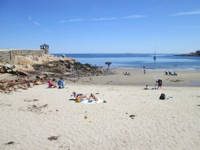 Building Photo - 25 1/2 King St