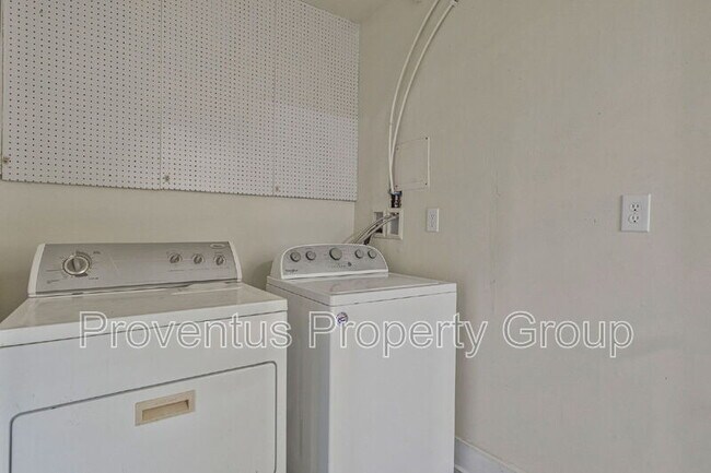 Building Photo - 305 Chaseville St