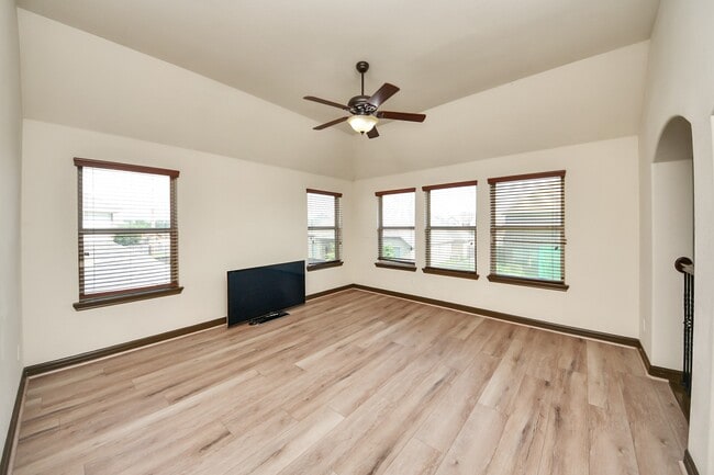 Building Photo - 26407 Wooded Hollow Ln