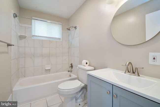 Building Photo - 1909 Pagham Rd