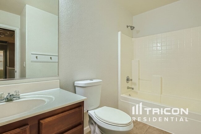 Building Photo - 8948 E Pampa Ave