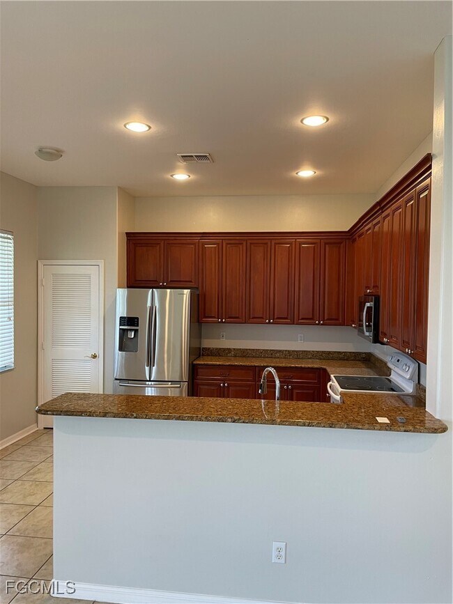 Building Photo - 2533 Deerfield Lake Ct