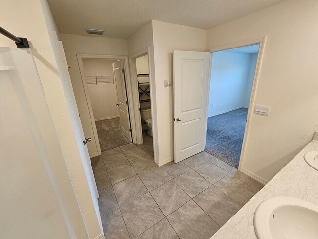Building Photo - Spacious 4BR Golf Course Home in Beverly H...