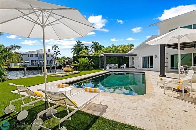 Building Photo - 2416 Bayview Dr