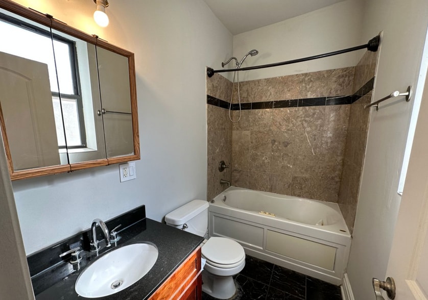 Building Photo - 3925 W Altgeld St