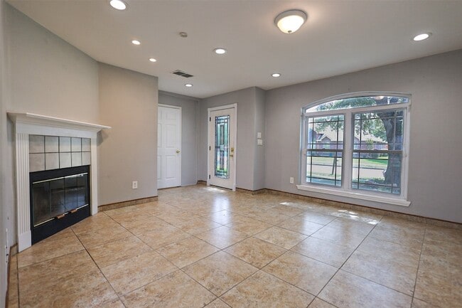 Building Photo - 815 Valleycreek Rd