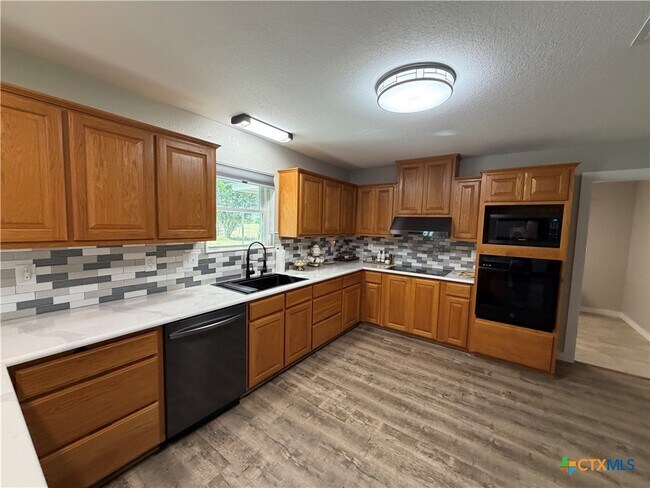 Building Photo - 433 W Klein Rd