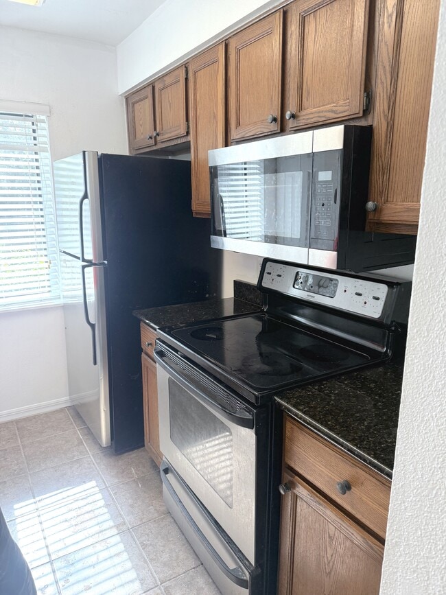 Building Photo - 180 Waterfall Way