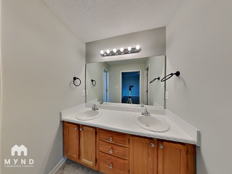 Building Photo - 2109 Ruddy Rd