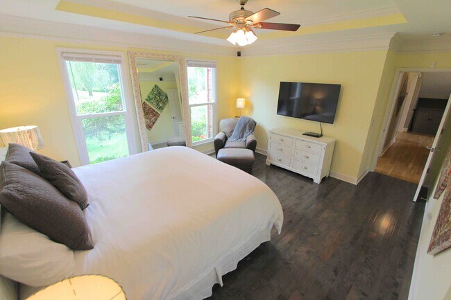 Building Photo - 5711 Chadwick Ln