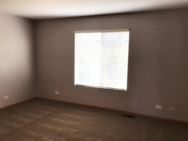 Building Photo - 2917 W Country Club Ave