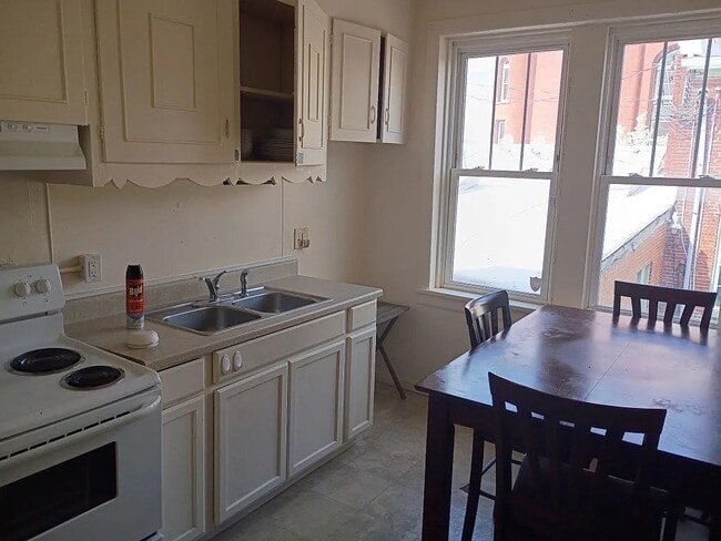 Building Photo - 207 S Maple Ave