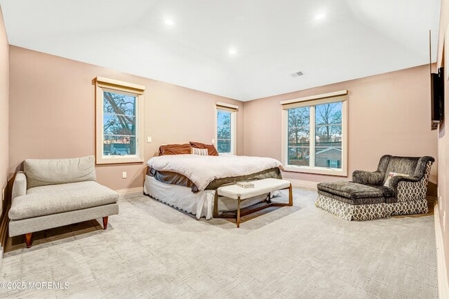 Building Photo - 450 Wells Ave