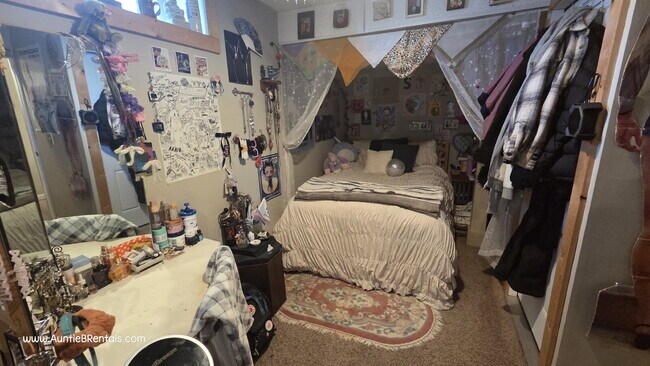 Building Photo - Beautiful single family home with near U of MN - 4 bed 2 bath