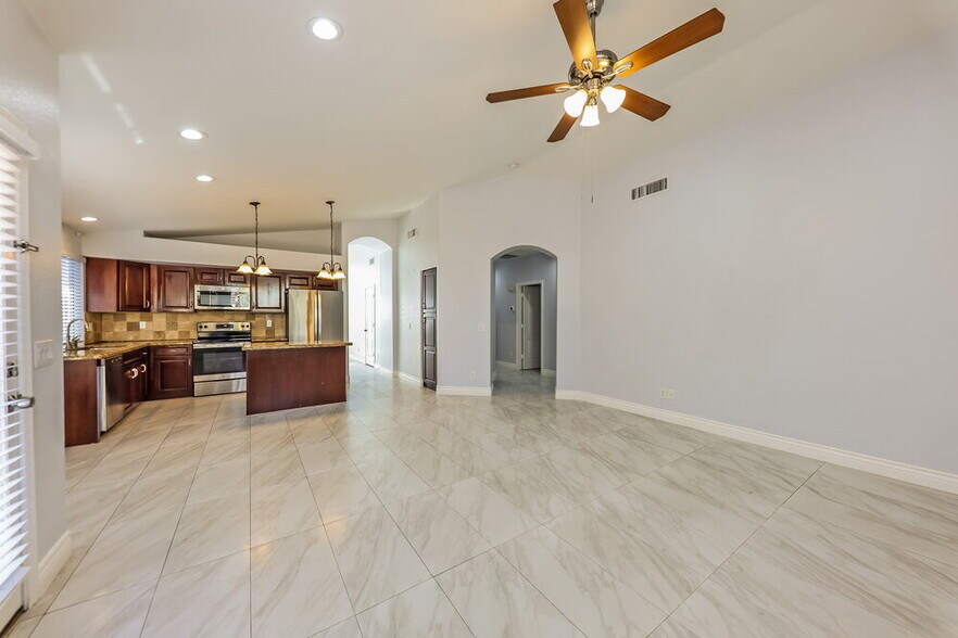 Building Photo - 6490 W Wahalla Ln