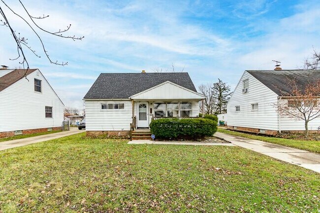 Primary Photo - 4 Bedroom 2 Bath Cape Cod in Maple Hts