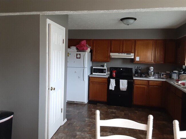 Primary Photo - 4 bedrooms!